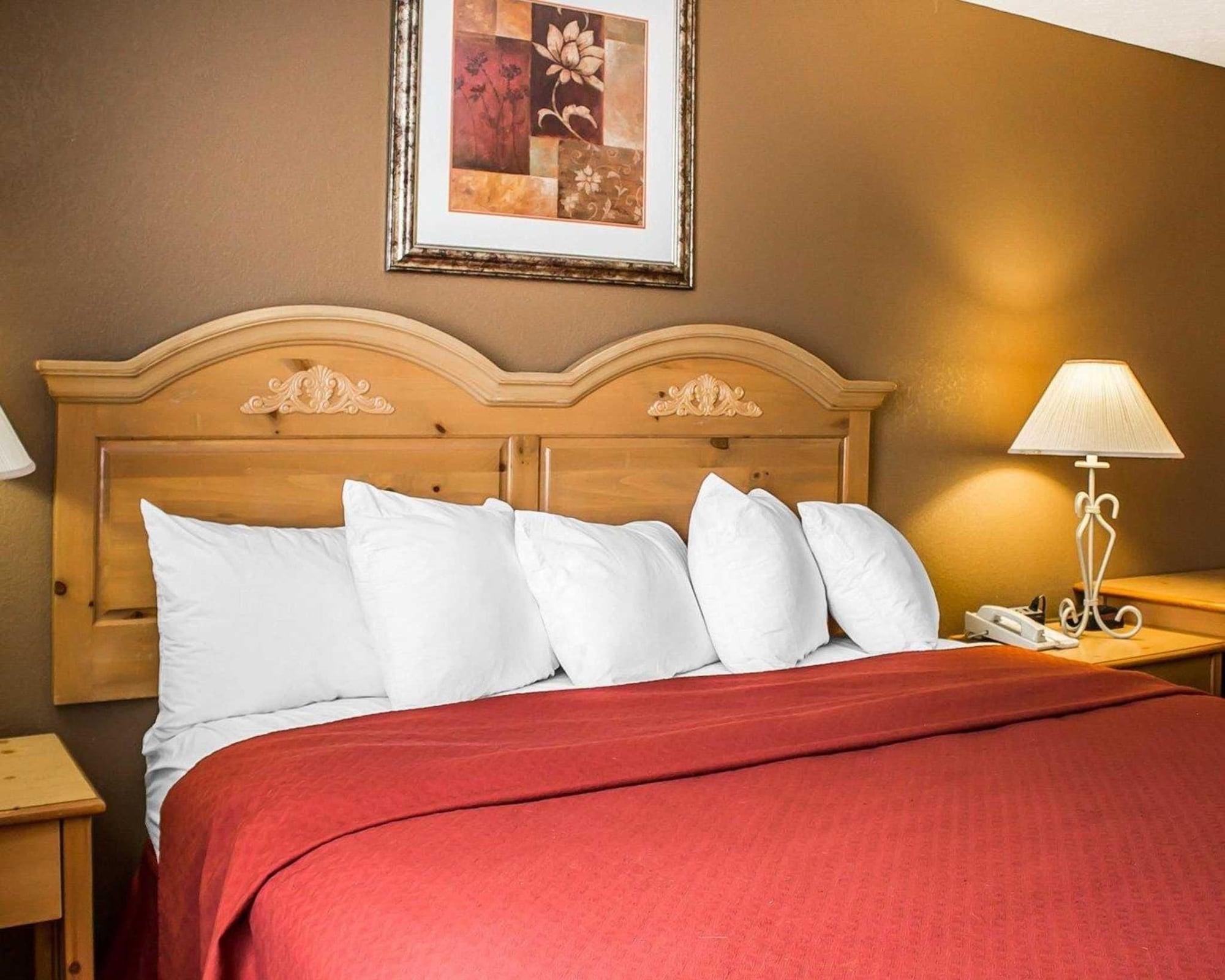 Quality Inn 3*